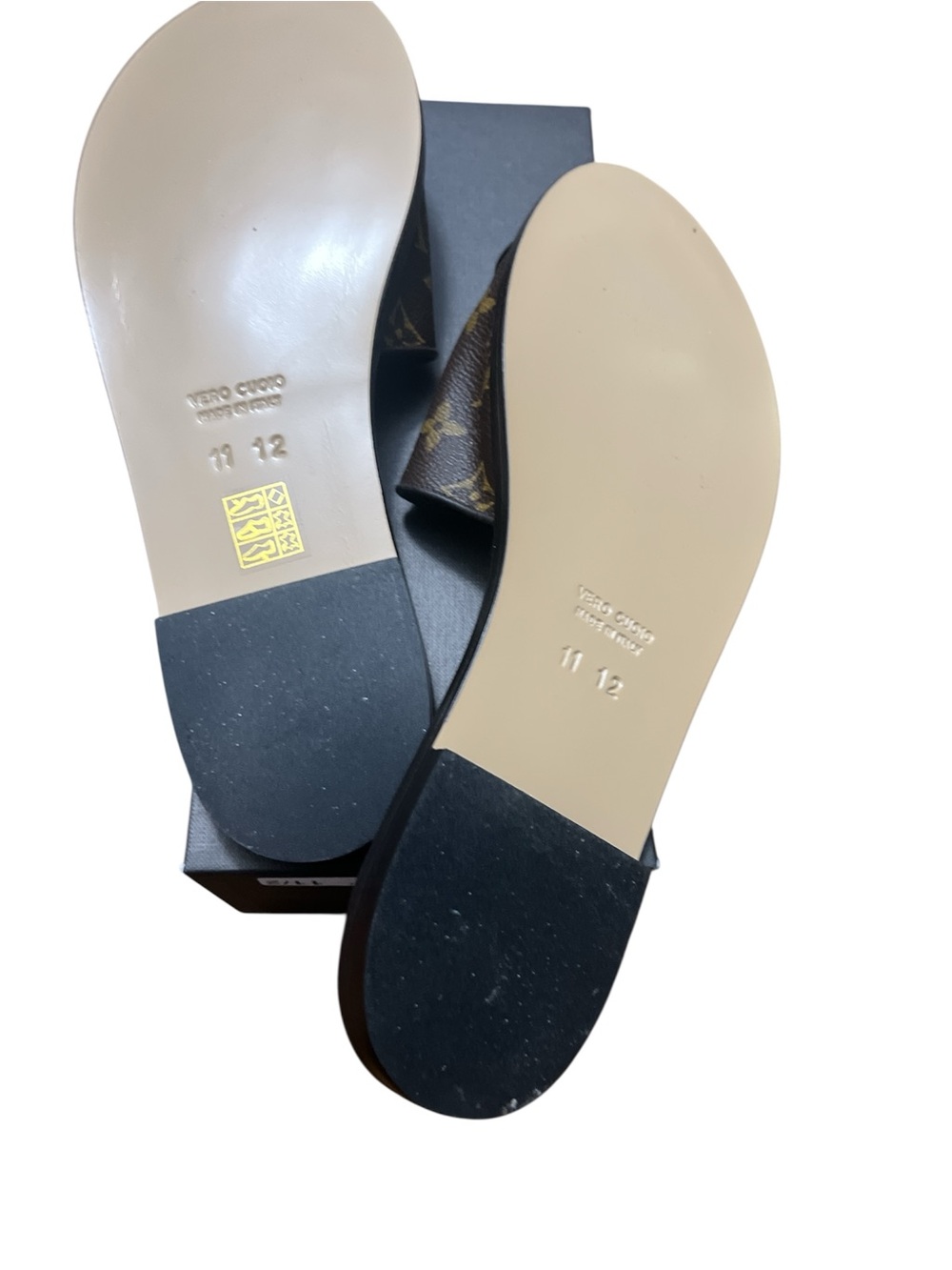 Boho vintage LV Sandal Flats - Picture 4 of 5